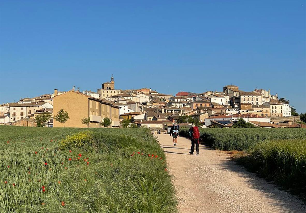 Dorf zwischen Puente la Reina und Estella.