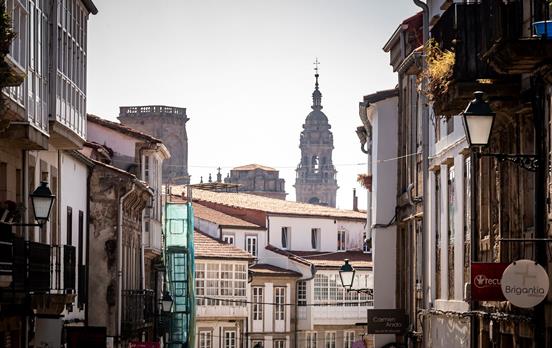 Die Kathedrale von Santiago in der Ferne.