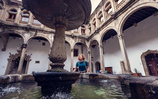 Innenhof des Paradors von Santiago.