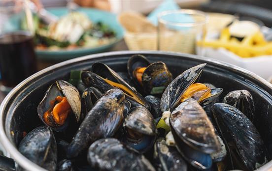 Freshly steamed mussels