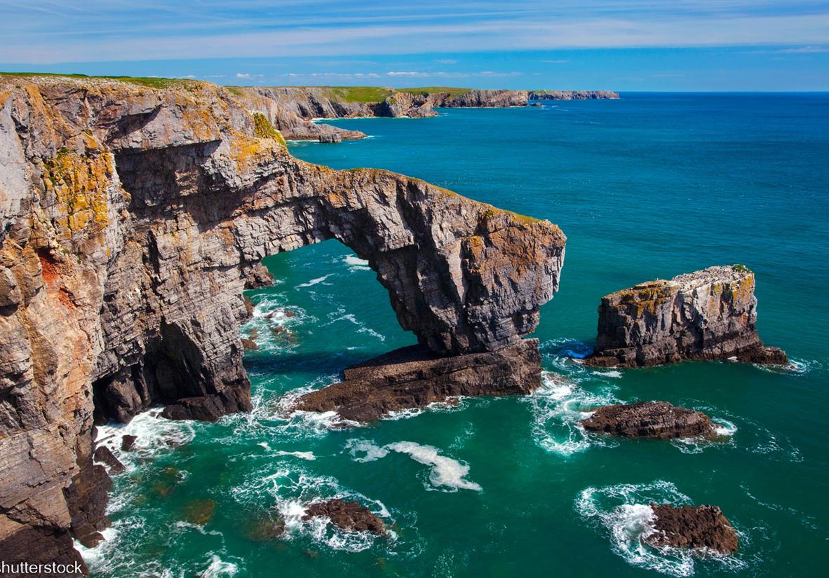 Stack Rocks und The Green Bridge of Wales